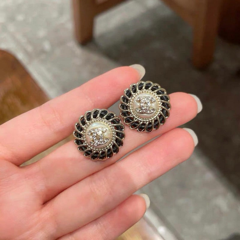 18K  Chanel Black Earrings